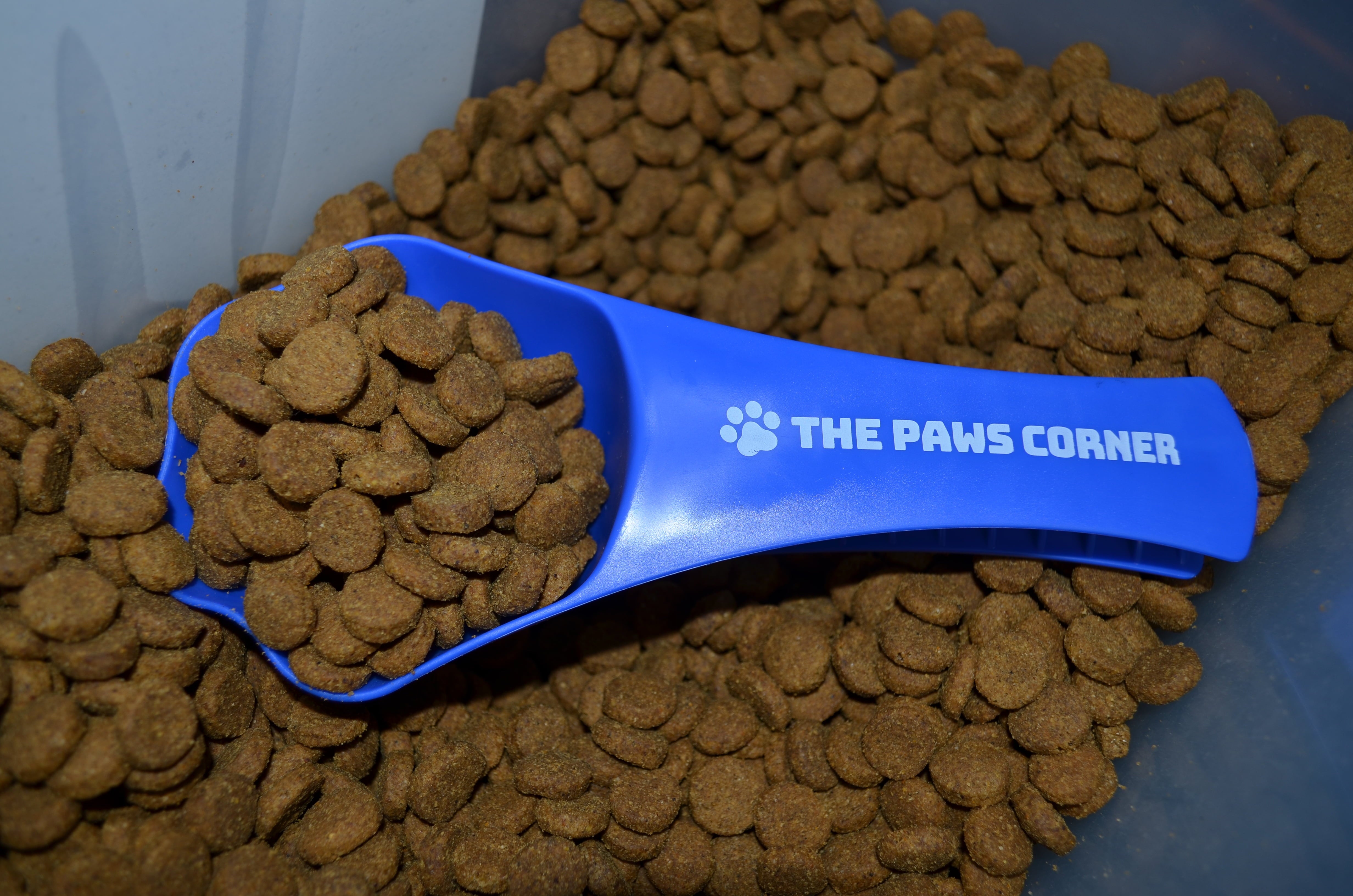 Sturdy and Durable 2In1 Paw Shaped Pet Food Scoop N' Clip, Dog Food Scooper, Scoop N' Clip, Pet Food Scooper (1 Cup Measurement Food Scooper with a Clip at the Back)